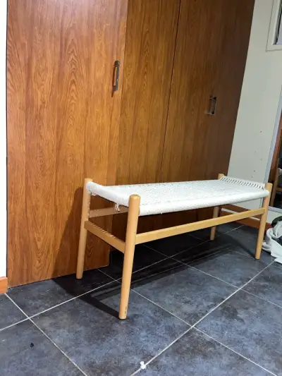 Banco de madera con asiento tejido - miniatura 4
