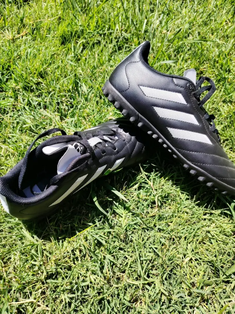 Zapatillas de fútbol Adidas, talla 40 - 1