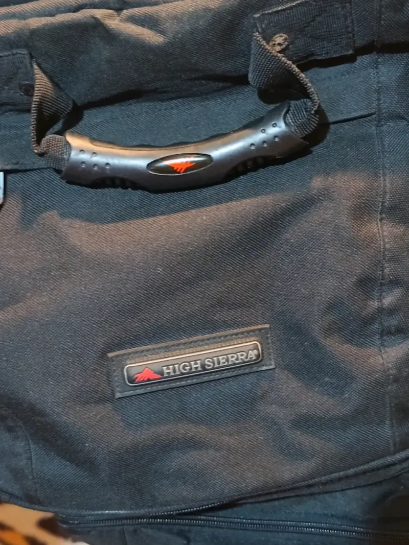 Maleta de viaje High Sierra negra con asa ergonómica - 1