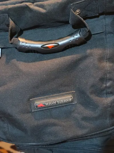 Maleta de viaje High Sierra negra con asa ergonómica - miniatura 1