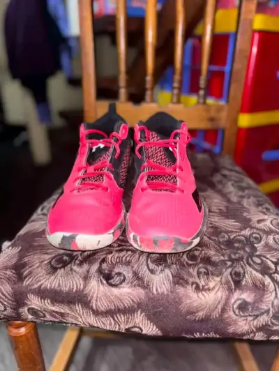 Zapatillas deportivas Under Armour rojas - miniatura 1