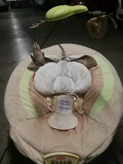 Silla mecedora para bebé Fisher-Price con móvil - miniatura 1