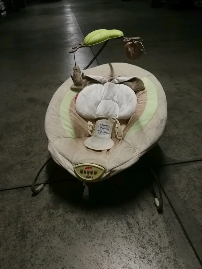Silla mecedora para bebé Fisher-Price con móvil - 3