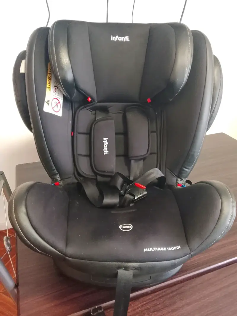 Silla de Auto Infanti Multiaje Isofix Negra - 1