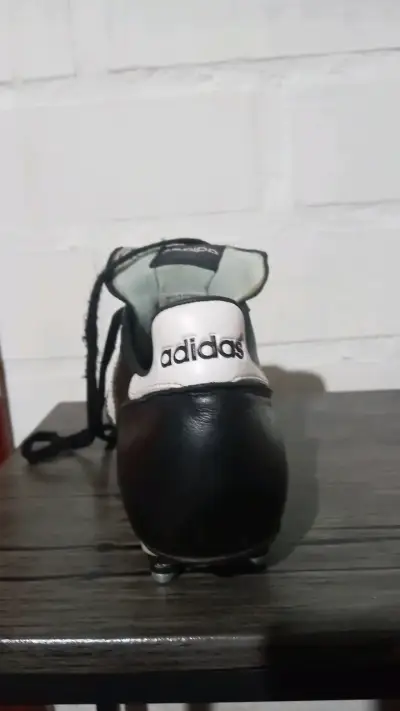 Botines de fútbol Adidas negros con tapones - miniatura 2