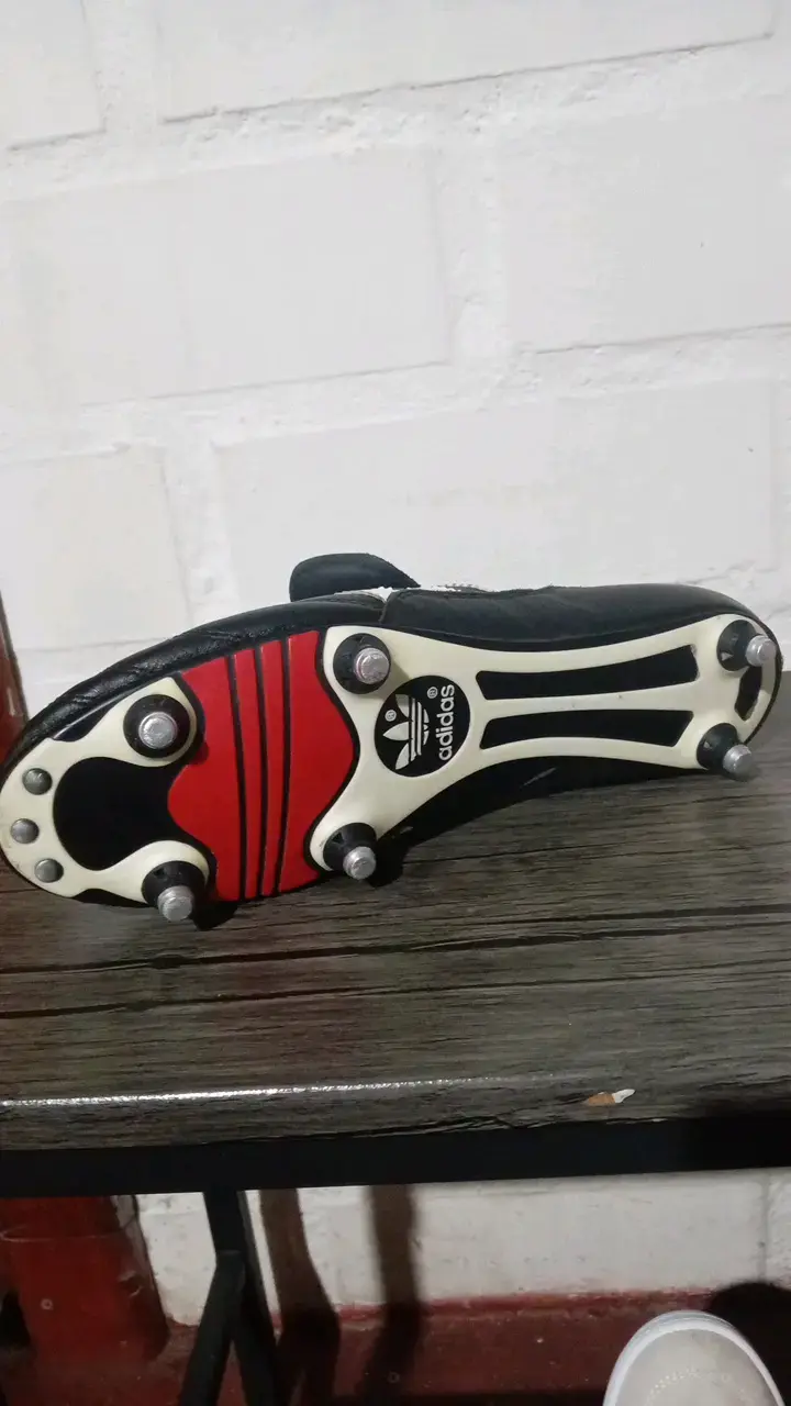 Botines de fútbol Adidas negros con tapones - 4