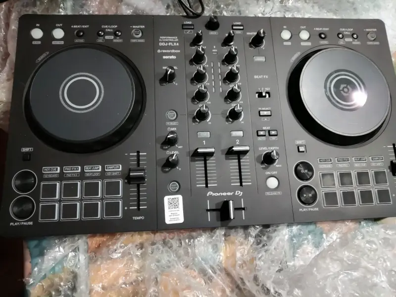 Controlador DJ Pioneer DDJ-FLX4 con efectos avanzados - 2