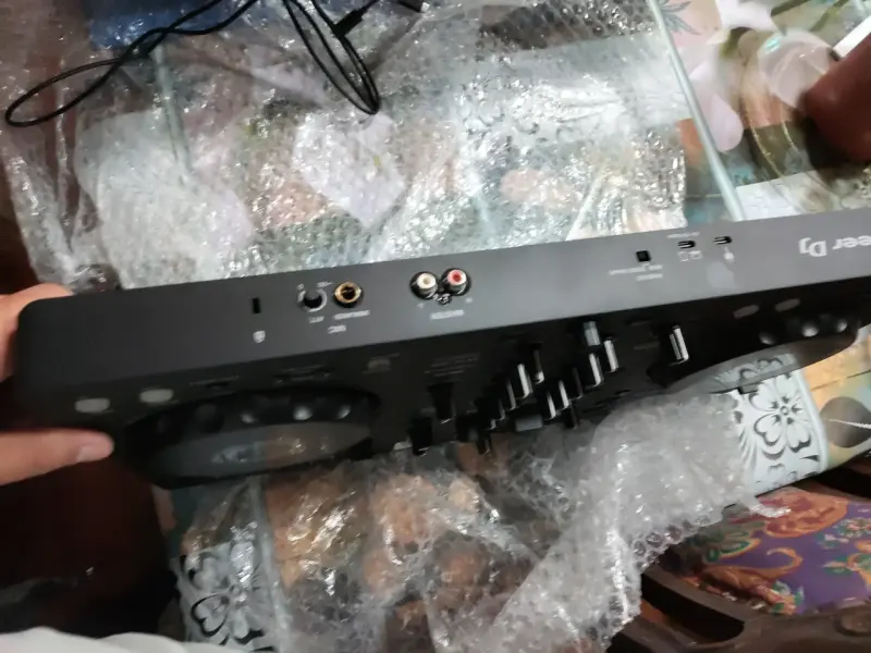 Controlador DJ Pioneer DDJ-FLX4 con efectos avanzados - 3