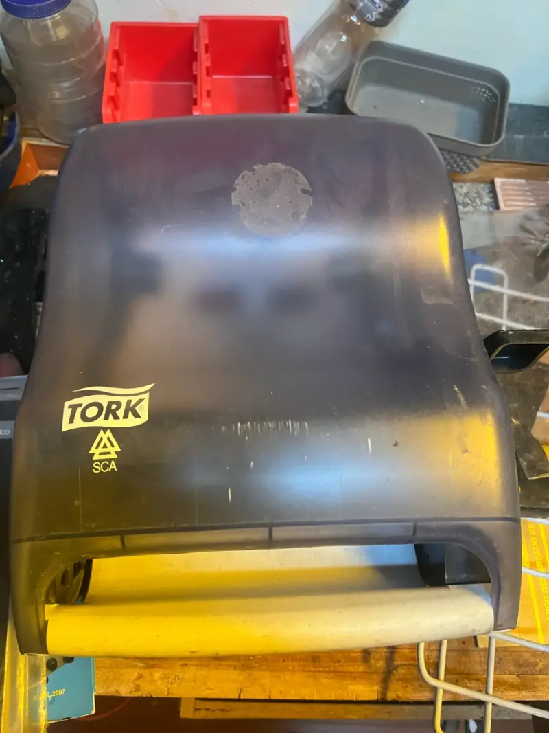 Dispensador de papel higiénico Tork negro
