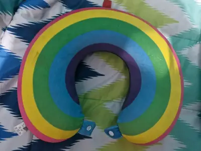 Cojín de Viaje en Forma de U Multicolor - miniatura 1