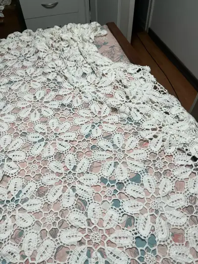 Cubre cama  de crochet blanco hecho a mano - miniatura 1