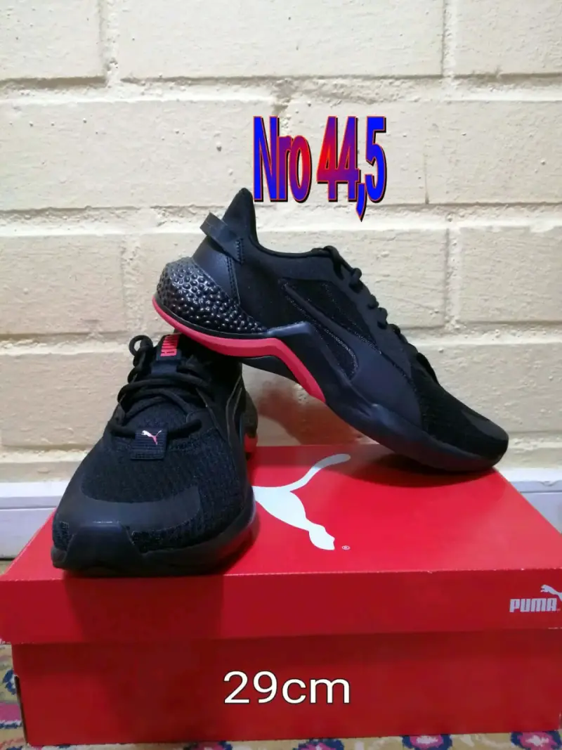 Zapatillas deportivas Puma negras talla 44.5