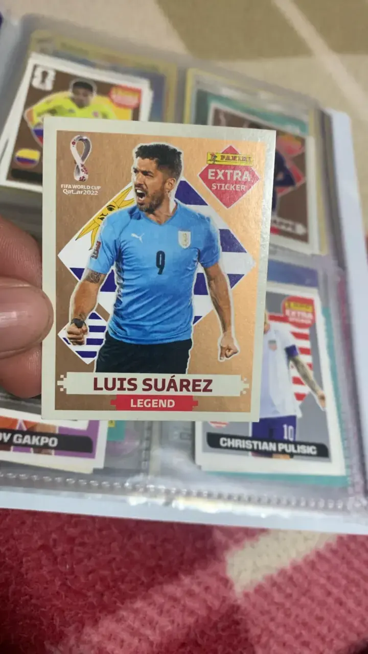 Lámina Panini Extra Sticker Luis Suárez Legend - 4