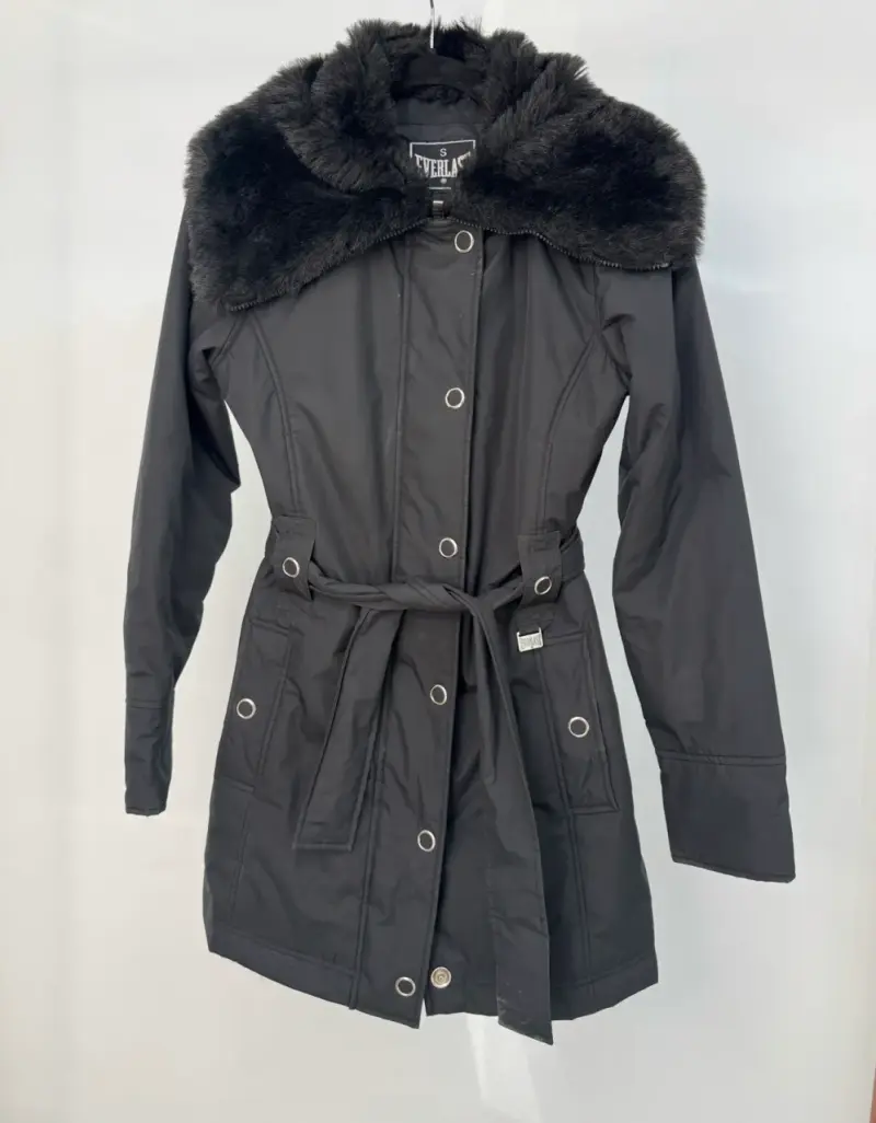 Parka negra con cuello de piel sintética Everlast - 1