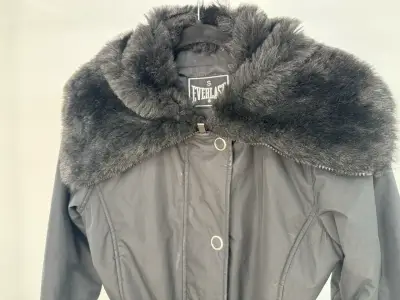 Parka negra con cuello de piel sintética Everlast - miniatura 6