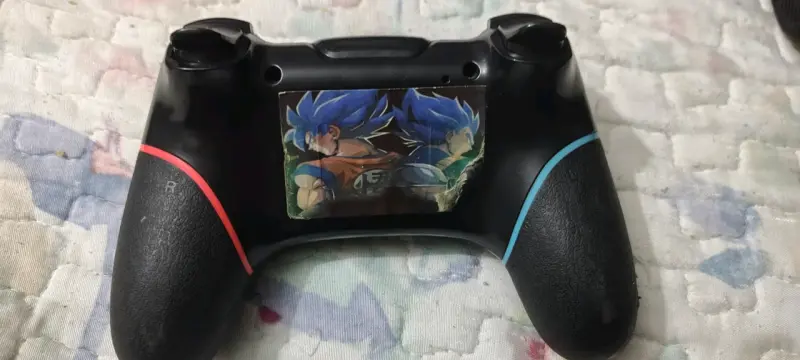 Control inalámbrico para videojuegos con diseño colorido - 2