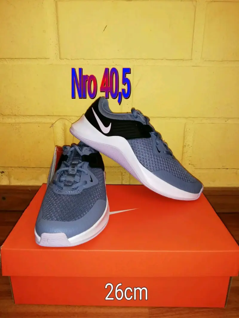 Zapatillas deportivas Nike talla 40.5