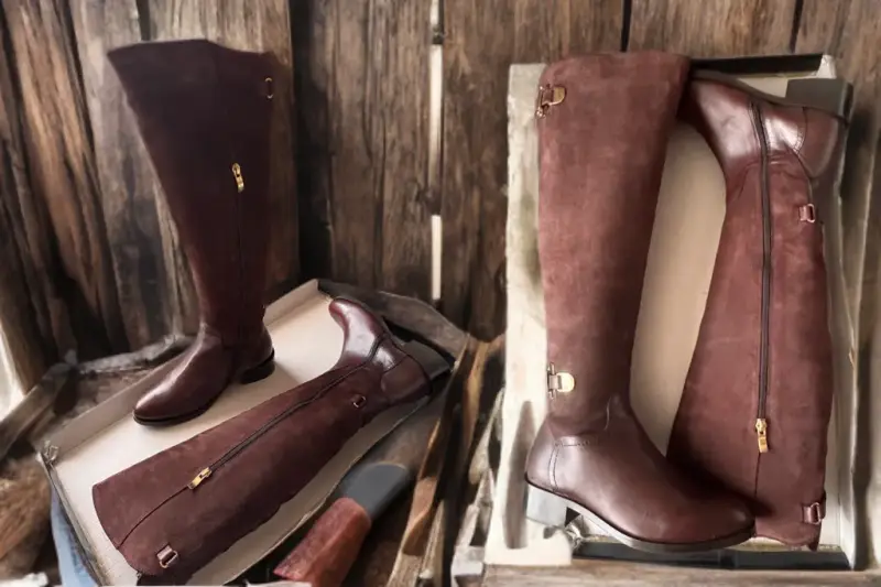 Botas largas de cuero marrón con cierre lateral