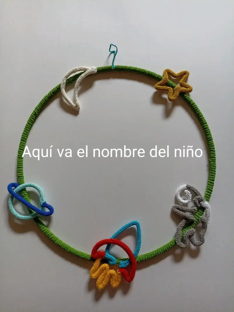 Aro decorativo tejido a crochet con flores - 3