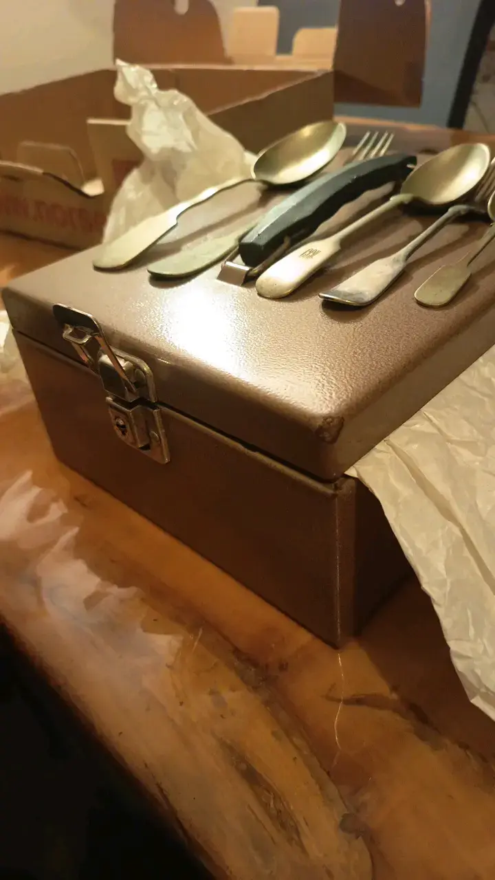 Juego de cubiertos vintage en caja metálica - 3