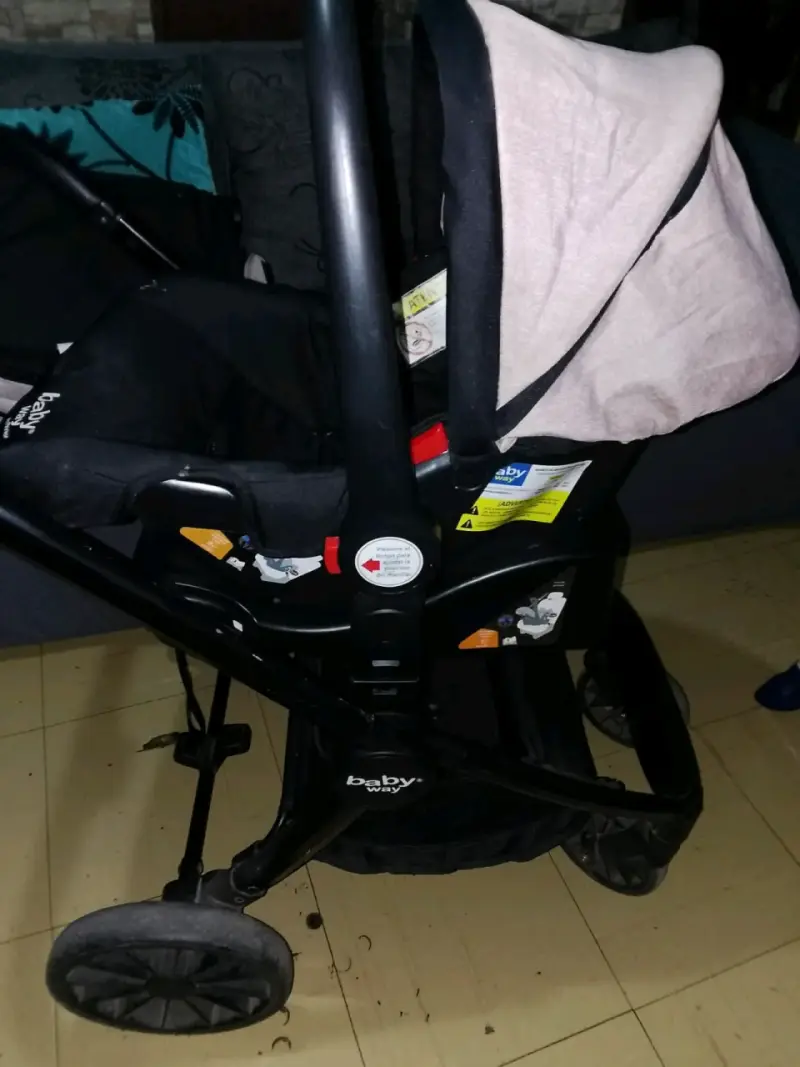 Coche de bebé Baby Trend negro y beige - 2