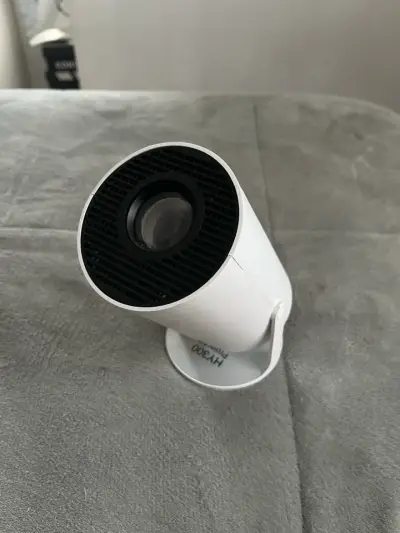 Proyector portátil blanco HY300 con soporte - miniatura 2