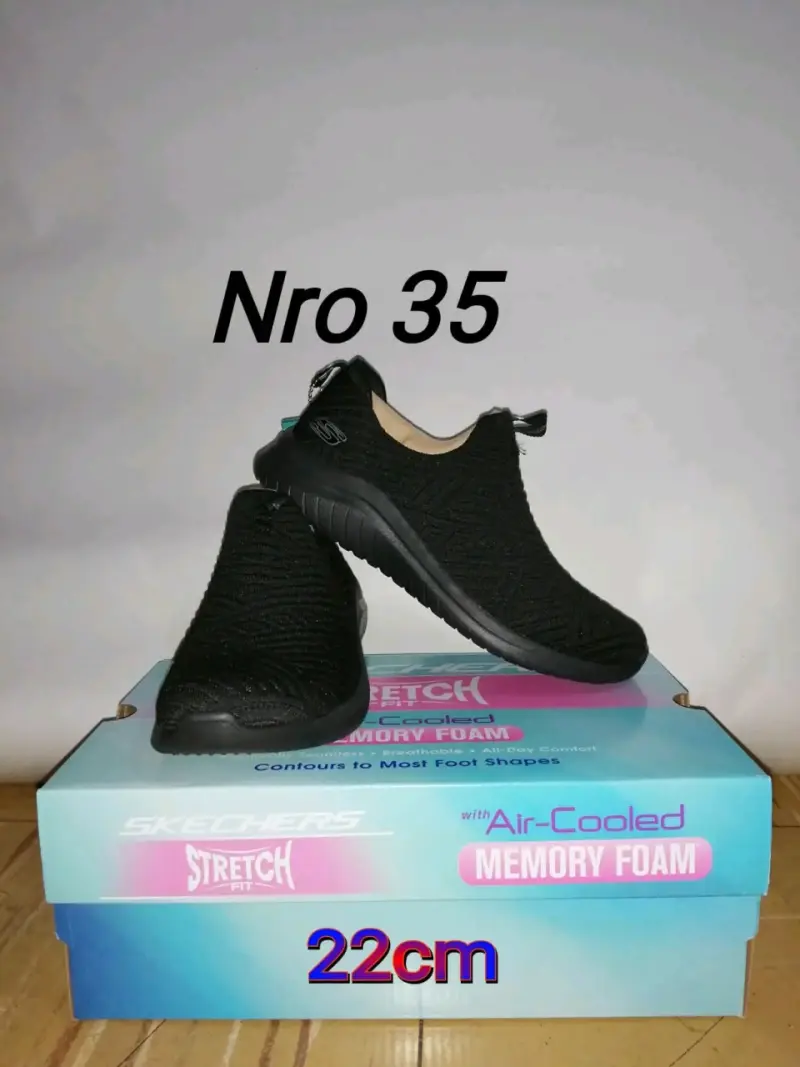 Zapatillas Skechers Stretch Fit negras talla 35