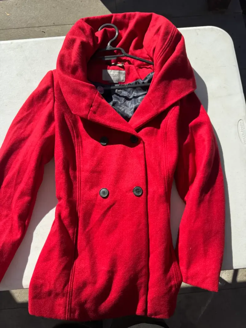 Abrigo rojo de lana para mujer