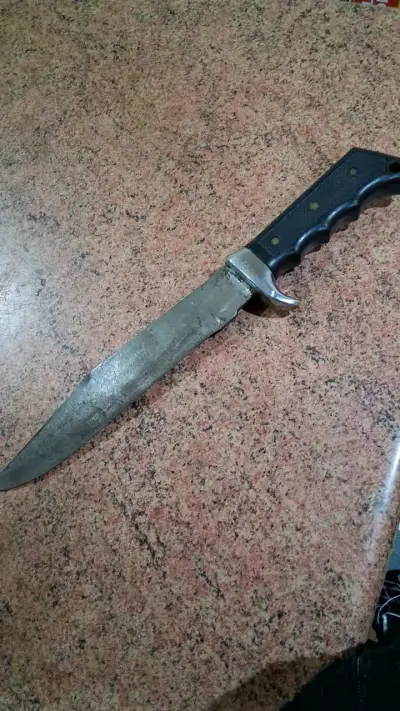 Cuchillo de caza con mango ergonómico - miniatura 1