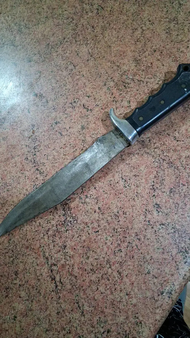 Cuchillo de caza con mango ergonómico - 2
