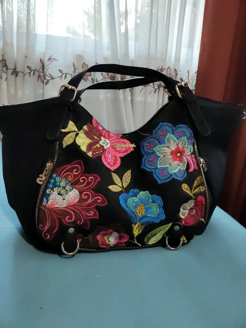 Bolso Desigual negro con bordado floral - 1