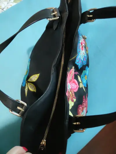 Bolso Desigual negro con bordado floral - miniatura 3