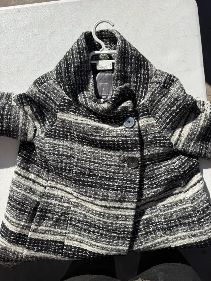 Abrigo de lana para mujer en tonos grises