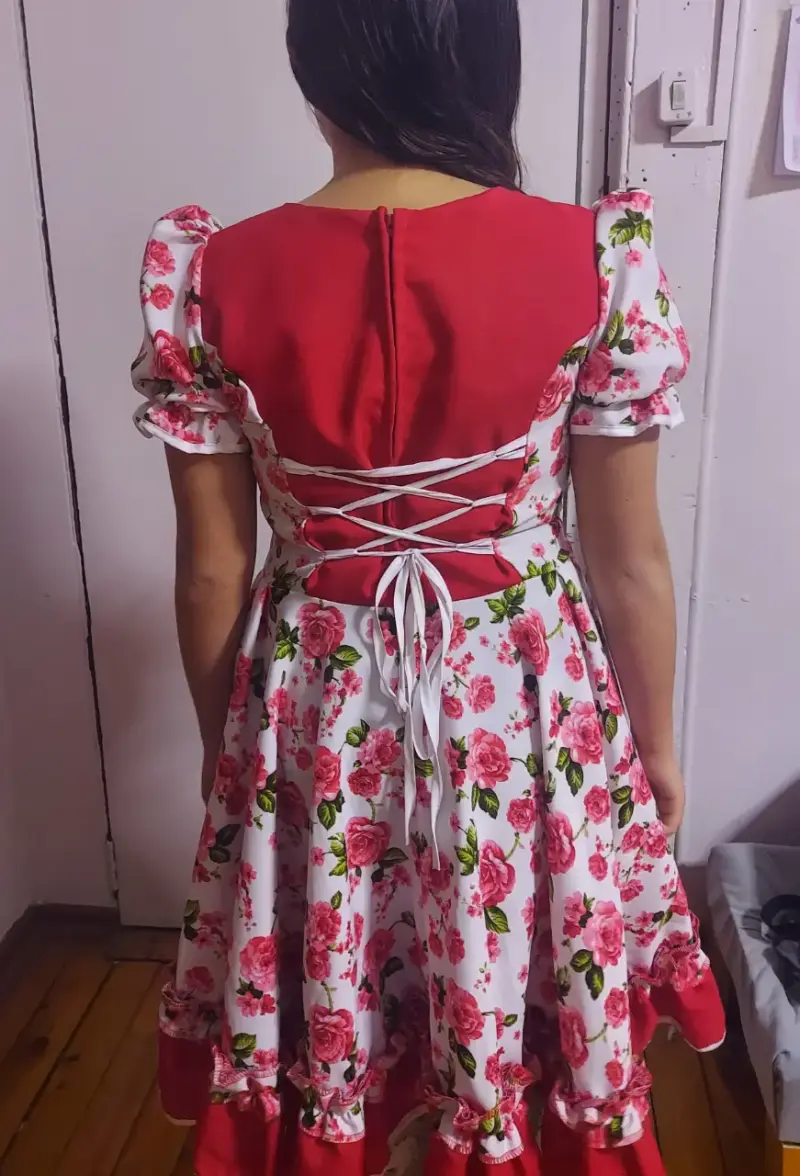 Vestido de niña con estampado floral y volantes - 2