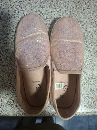 Zapatillas rosadas con brillo para niña - miniatura 2