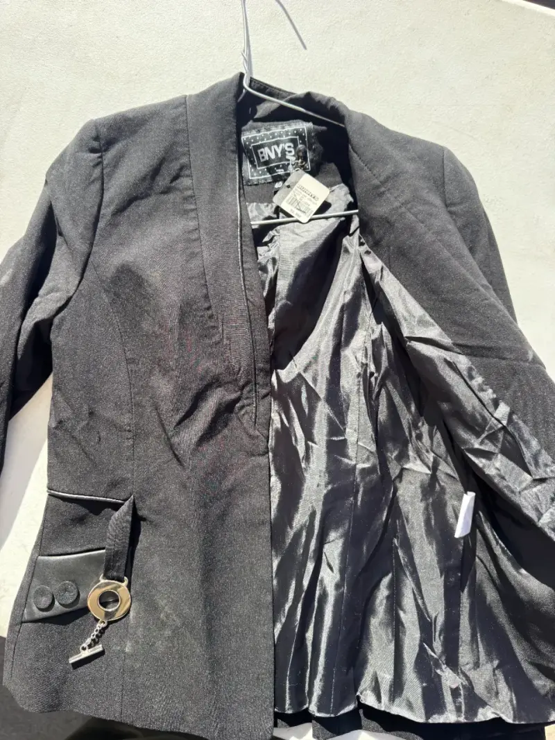 Blazer negro elegante para mujer BNY's