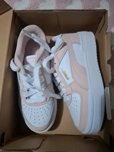 Zapatillas Puma blancas y rosadas para mujer - miniatura 1