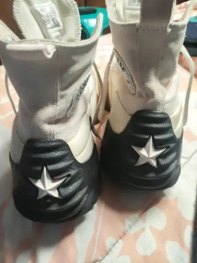 Zapatillas Converse altas blancas con suela gruesa - miniatura 1