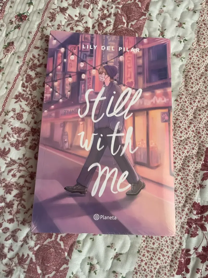 Libro 'Still With Me' de Lily Del Pilar