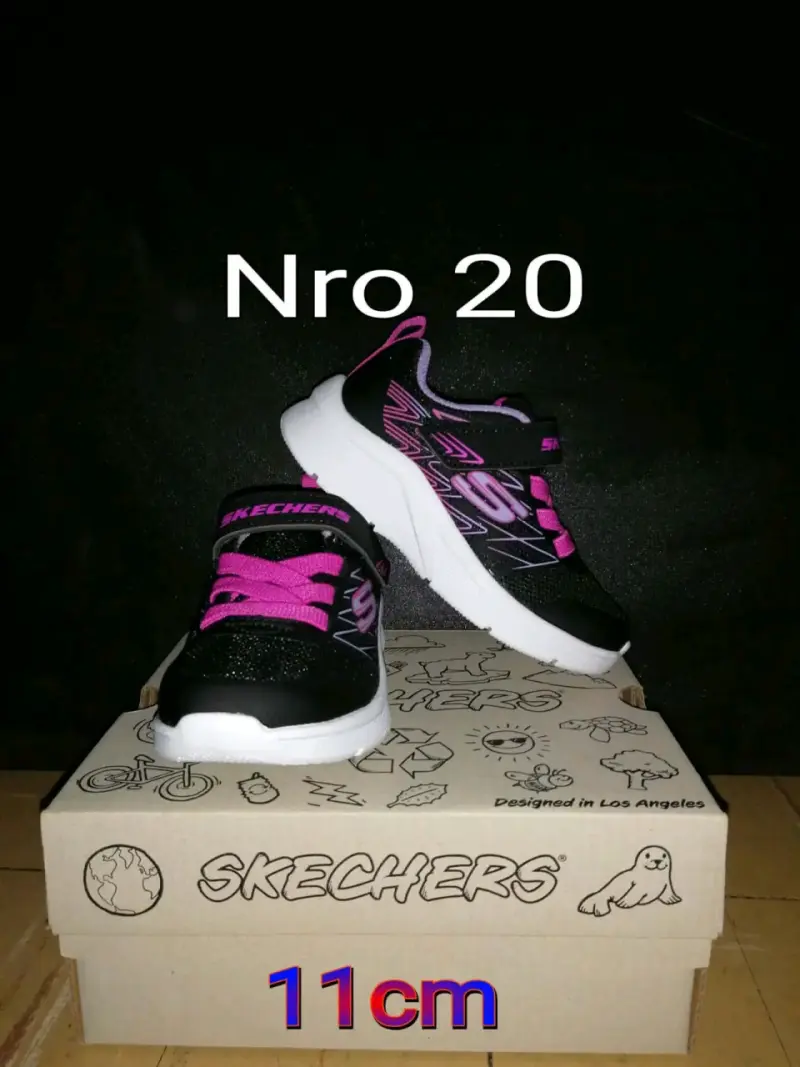 Zapatillas Skechers Niña Negras y Rosadas Talla 20