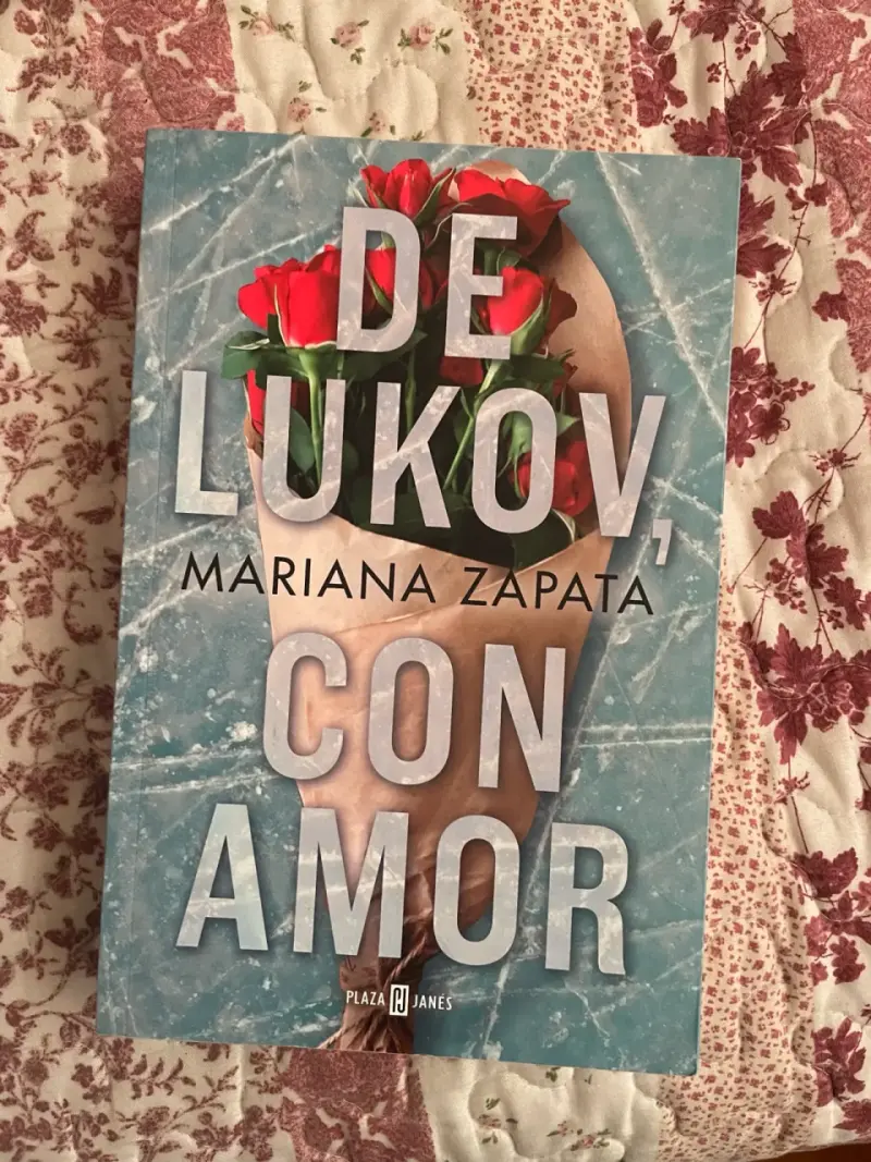 Libro 'De Lukov, Con Amor' de Mariana Zapata