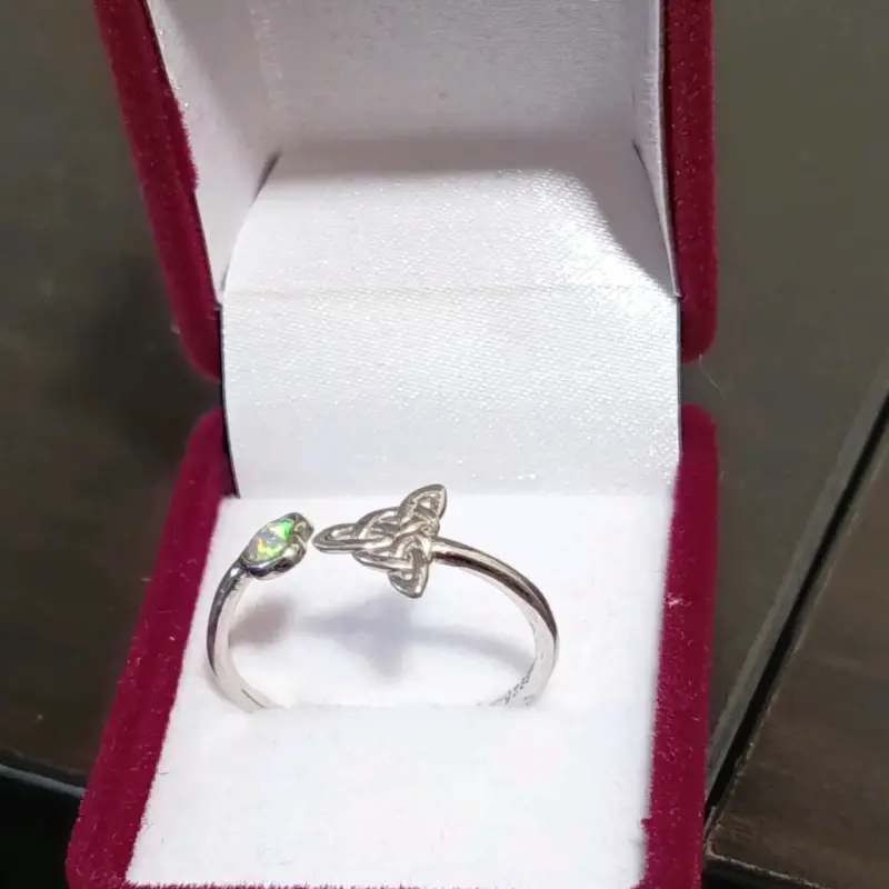 Anillo de plata con diseño celta y piedra opalina - 1