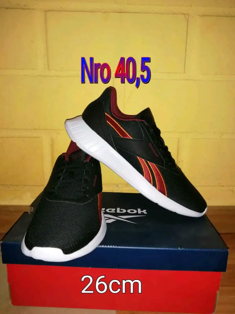 Zapatillas deportivas Reebok negras talla 40.5