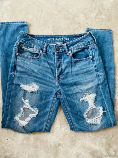 Jeans American Eagle desgastados para mujer - miniatura 1