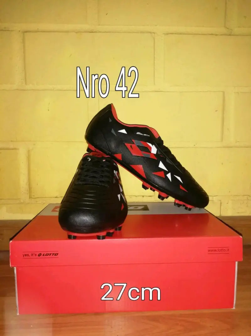 Botines de fútbol Lotto negros talla 42