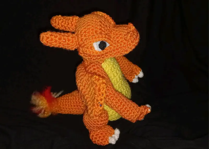 Muñeca amigurumi tejida a mano colorida - 5