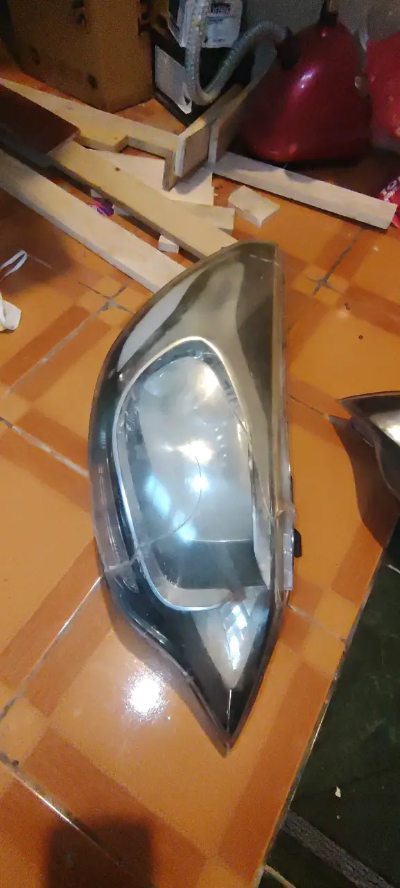 Par de focos delanteros para auto - 1