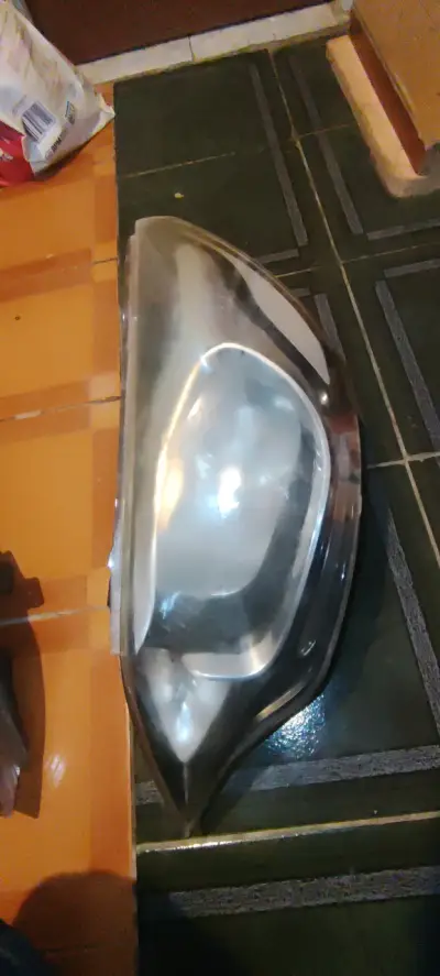 Par de focos delanteros para auto - miniatura 2