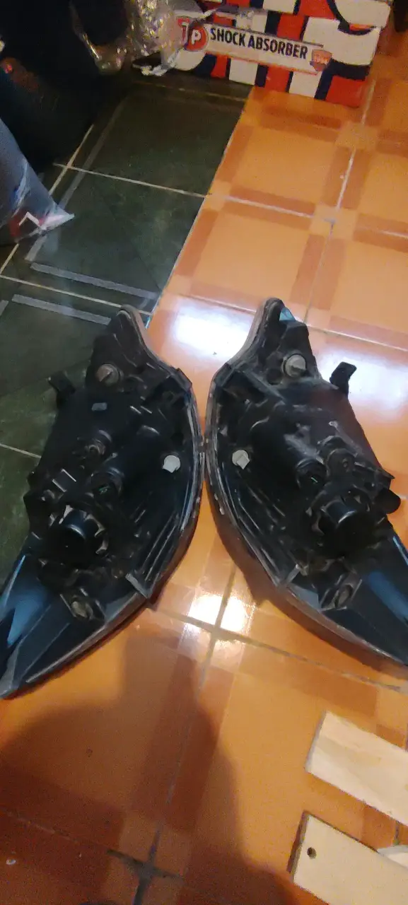 Par de focos delanteros para auto - 5