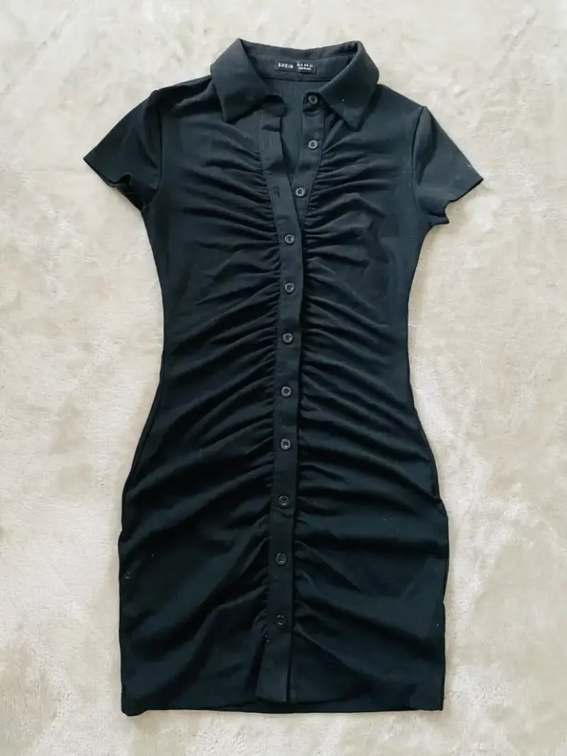 Vestido negro ajustado Shein con botones